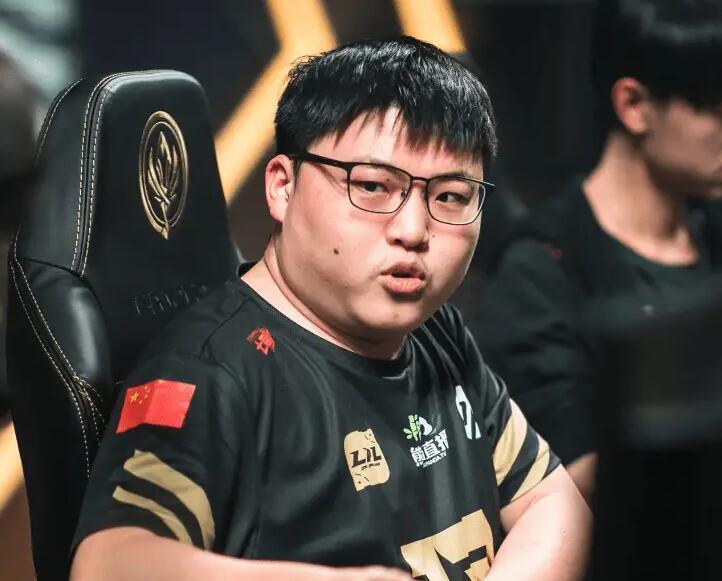 Uzi在利物浦比赛中绝杀，大胜引发热议！的简单介绍